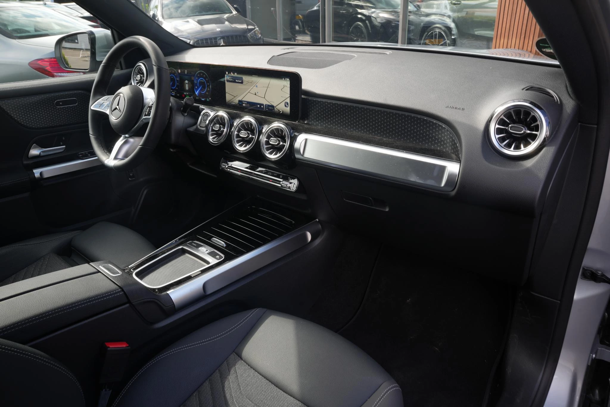 Hoofdafbeelding Mercedes-Benz EQB