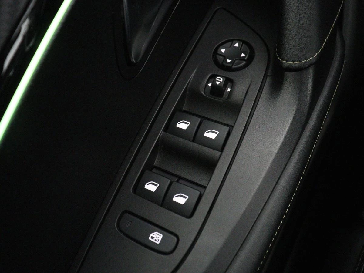 Hoofdafbeelding Peugeot e-2008