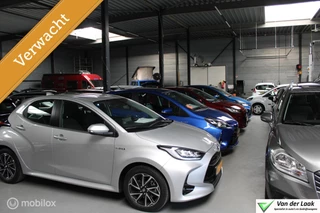 Toyota Yaris 1.5 Hybrid Design | Trekhaak | Sportvelgen | Navigatie | NL Auto Boekjes.
