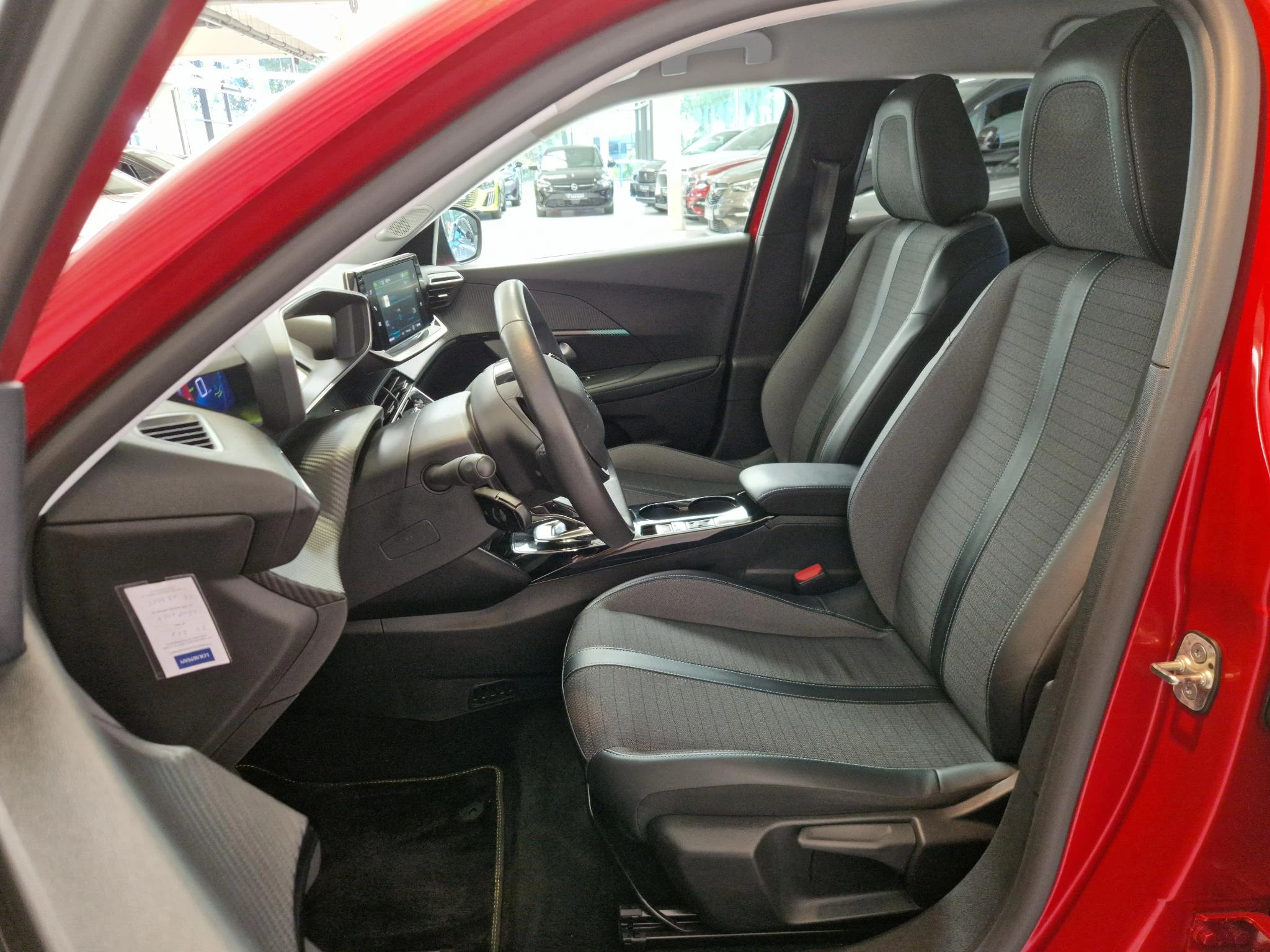Hoofdafbeelding Peugeot e-2008