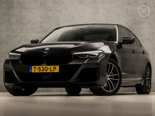 BMW 5 Serie 530e xDrive M Sport 294Pk Automaat (APPLE CARPLAY, M PAKKET, ADAPTIVE CRUISE, GETINT GLAS, SFEERVERLICHTING, STUUR/STOELVERWARMING, SPORTSTOELEN, LEDER, TREKHAAK, CAMERA, NIEUWSTAAT)