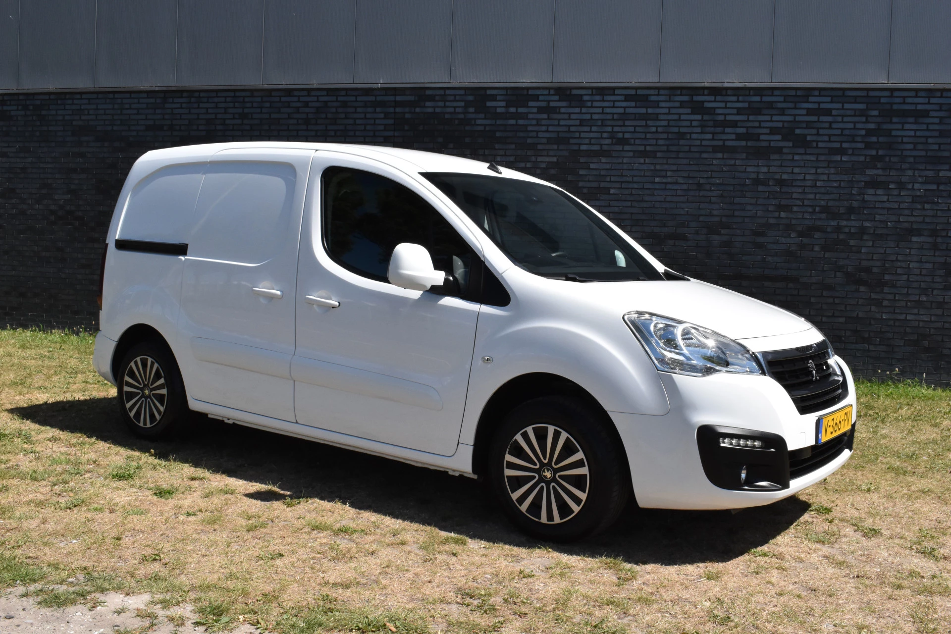 Hoofdafbeelding Peugeot Partner