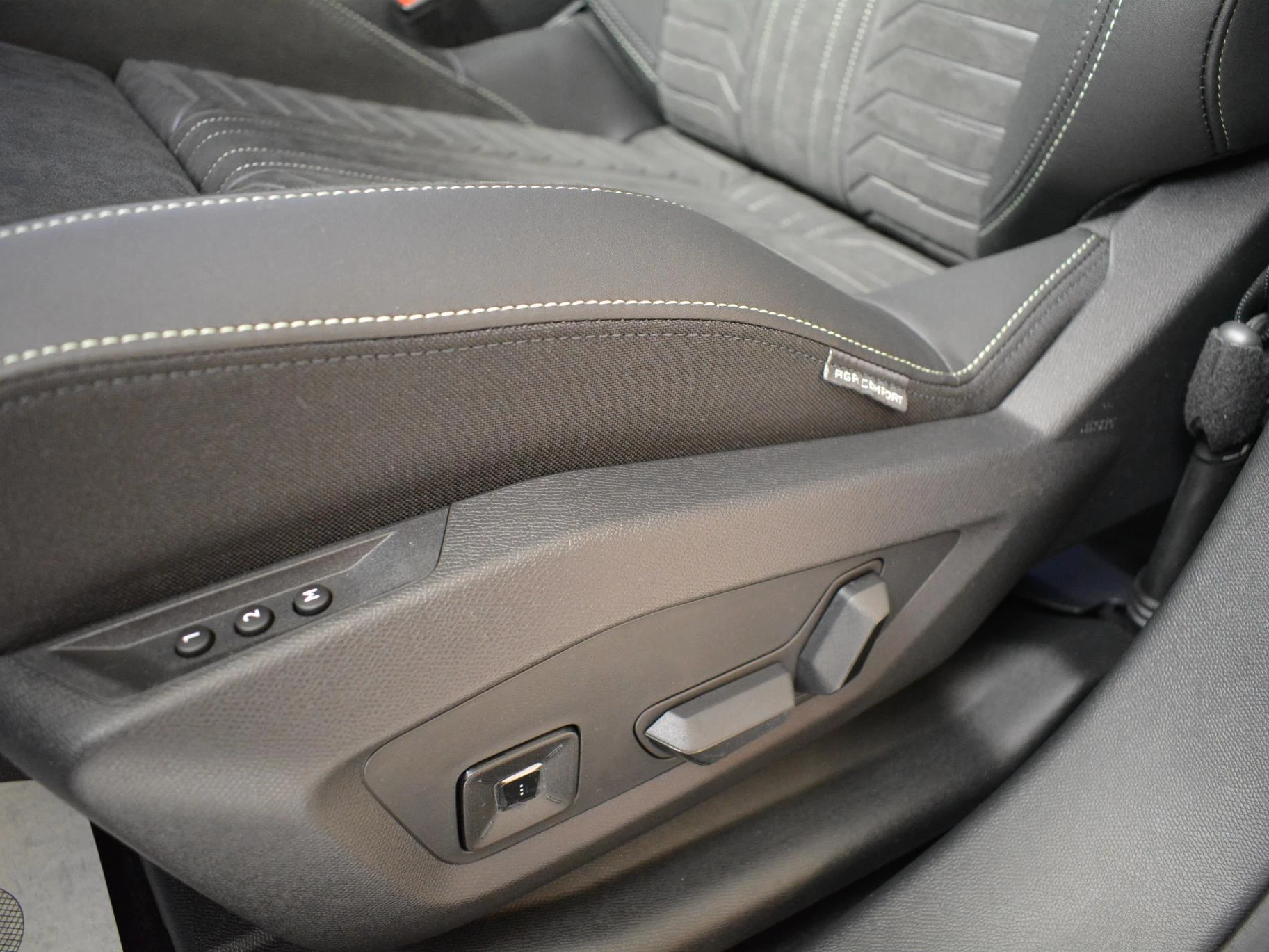 Hoofdafbeelding Peugeot e-3008