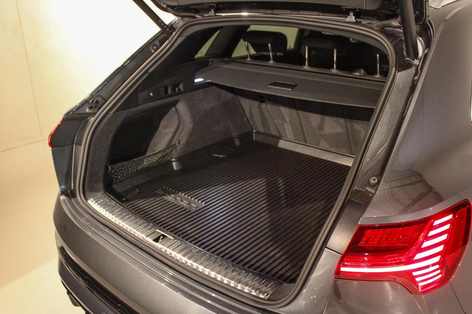 Hoofdafbeelding Audi Q8 e-tron