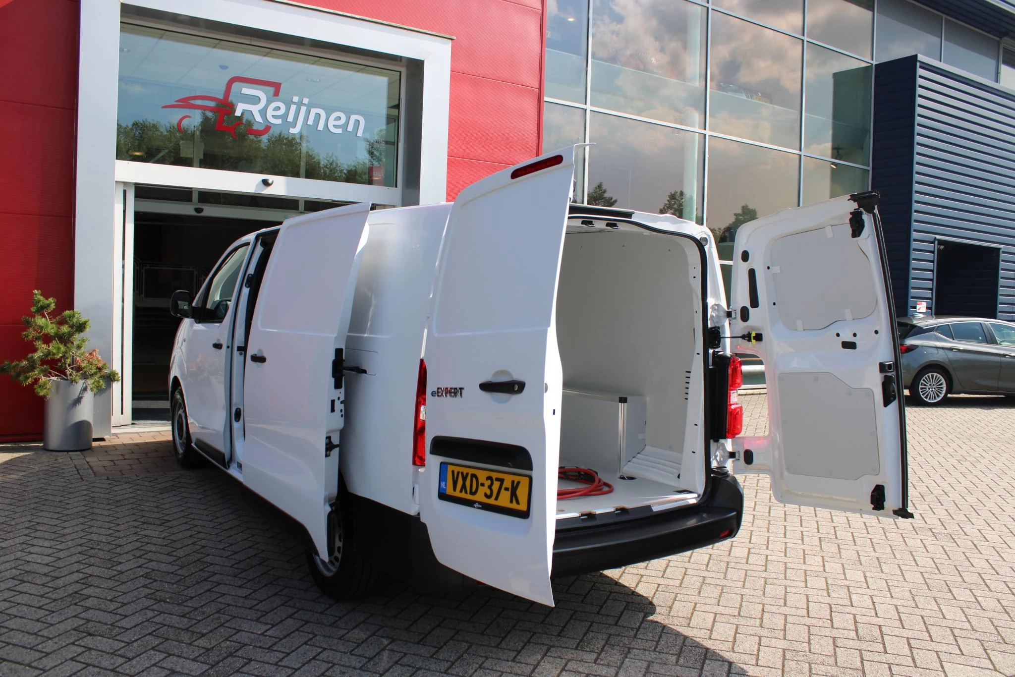 Hoofdafbeelding Peugeot e-Expert