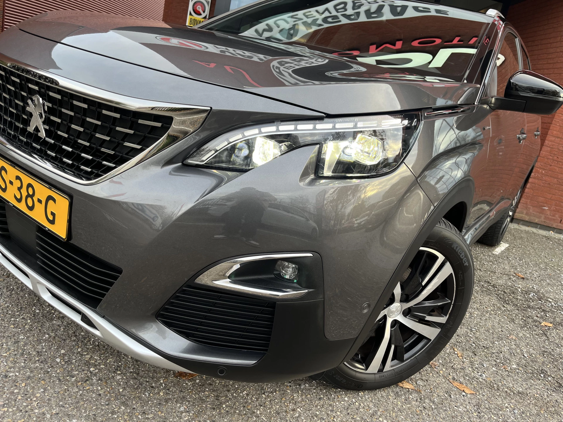Hoofdafbeelding Peugeot 5008