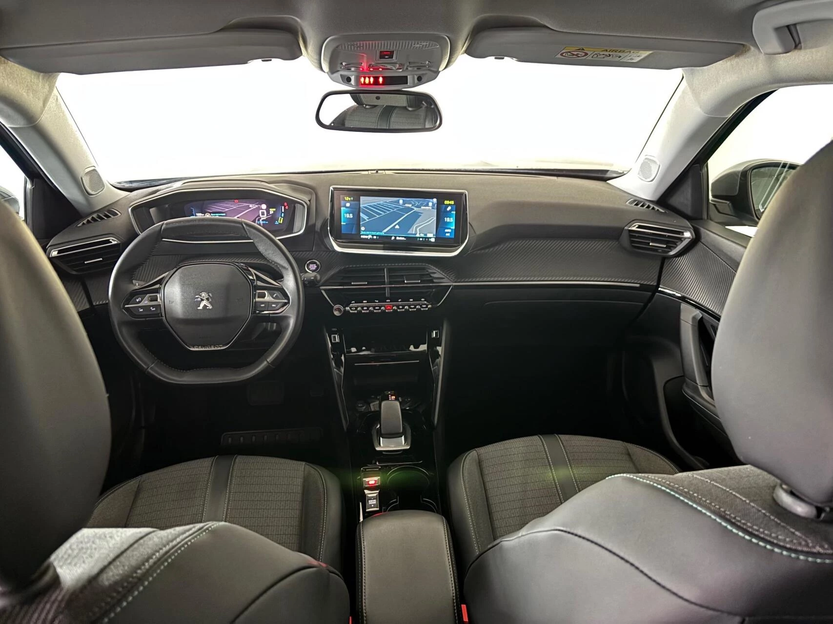 Hoofdafbeelding Peugeot e-2008