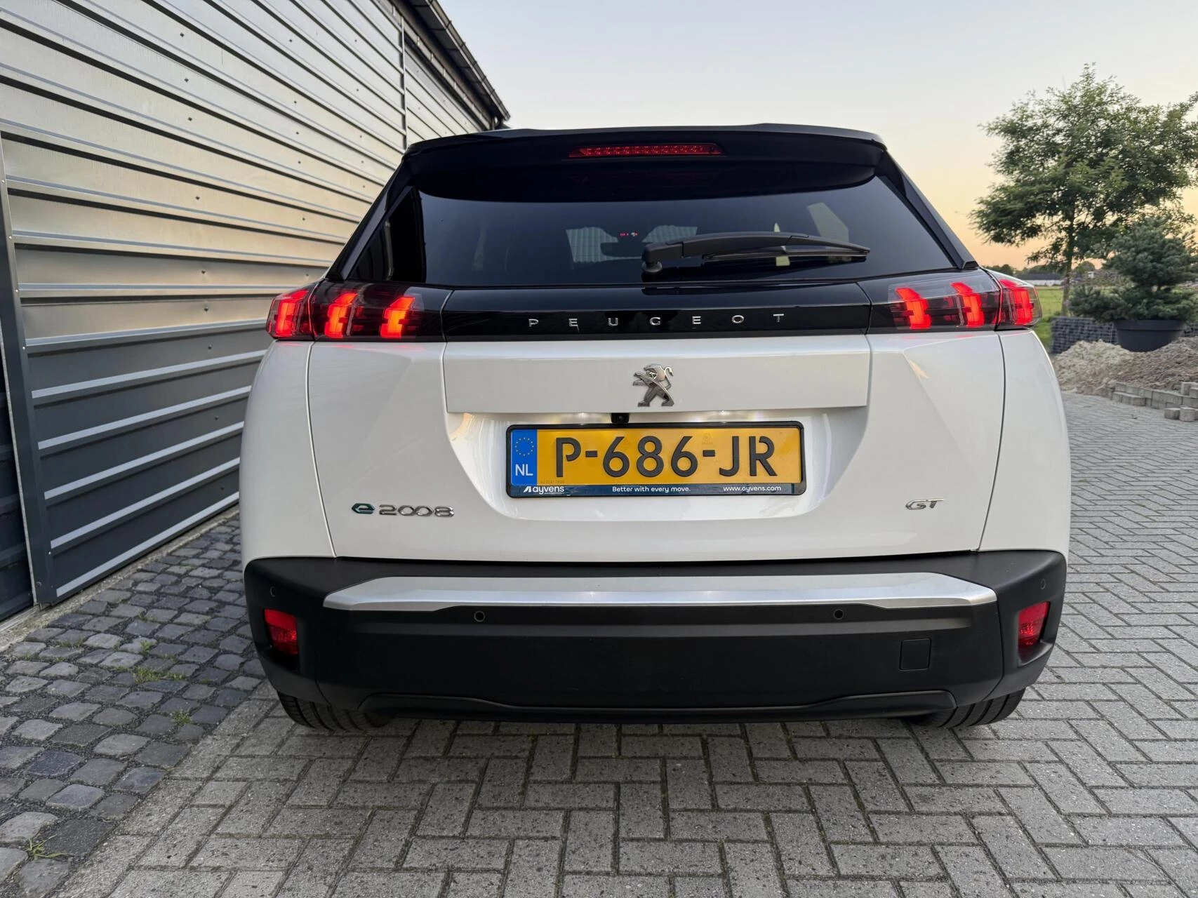 Hoofdafbeelding Peugeot e-2008