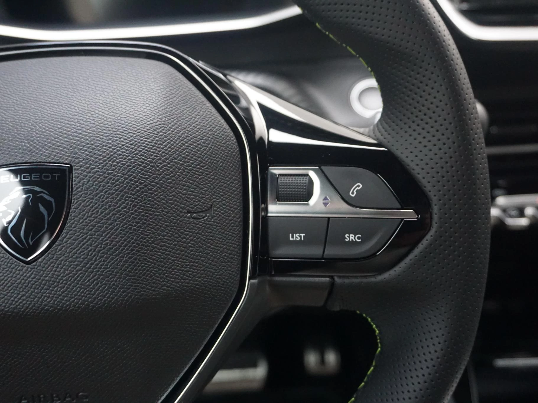 Hoofdafbeelding Peugeot e-2008