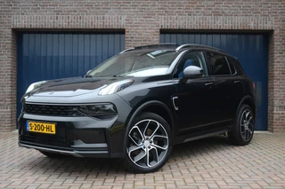 Lynk & Co 01 1.5 Plug-In Hybrid | Black Optic / Black Style | NL-Auto | 360 Camera | Panoramadak | Fabrieksgarantie