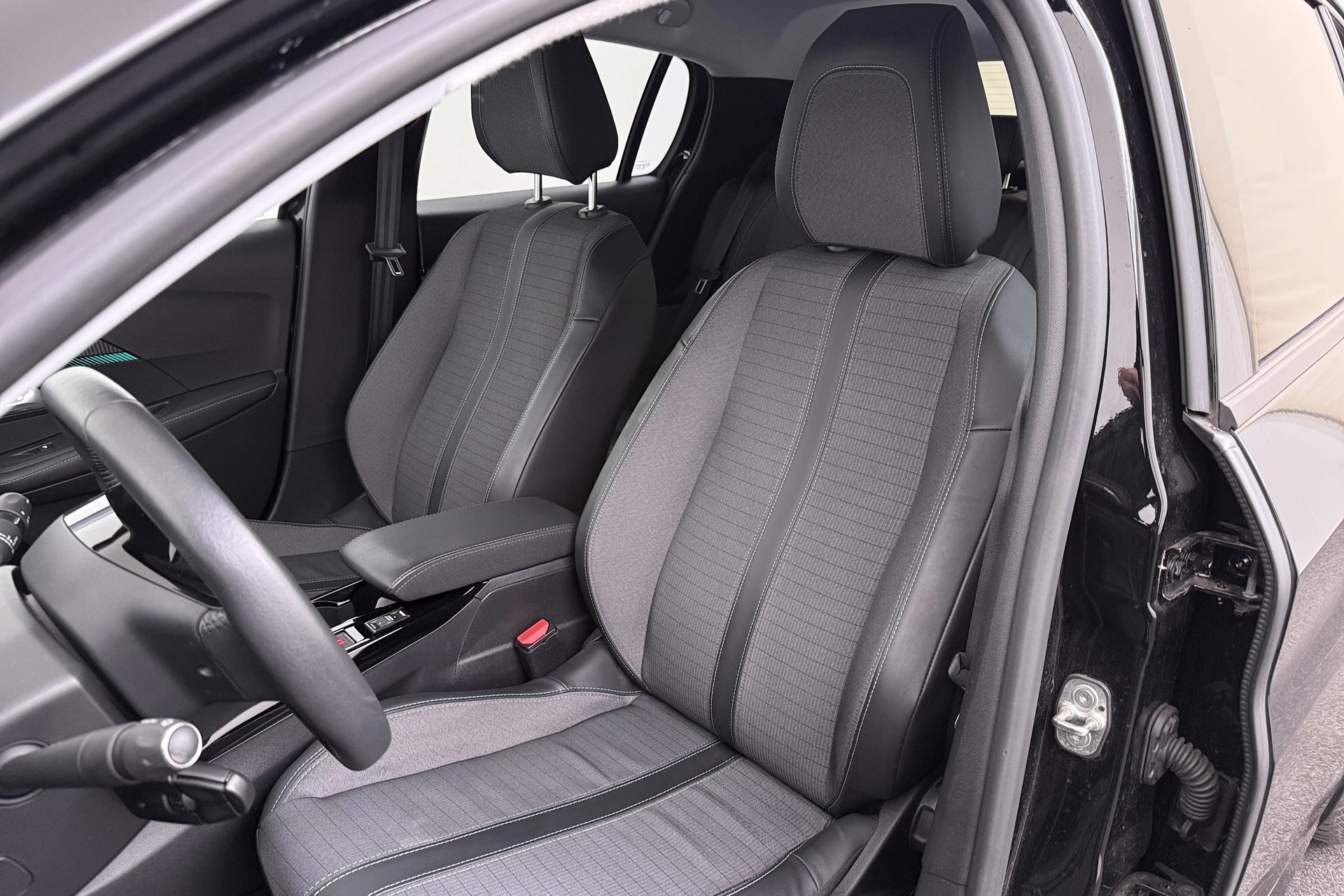 Hoofdafbeelding Peugeot e-208