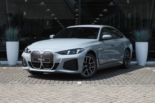 Hoofdafbeelding BMW i4 BMW i4 eDrive40 M Sport / Stoelverwarming / Parking Assistant / Widescreen Display / Live Cockpit Plus / Cruise Control