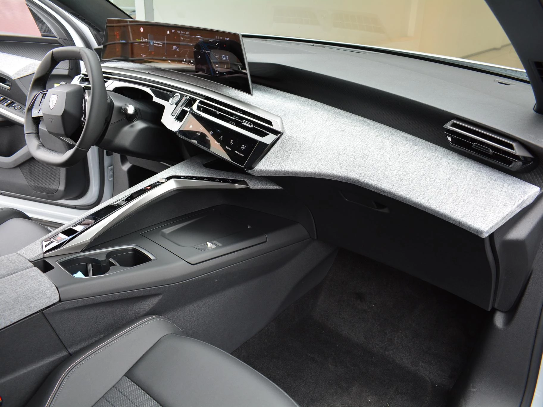 Hoofdafbeelding Peugeot e-3008