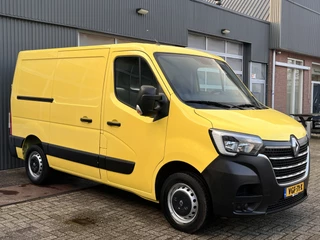 Renault Master T28 2.3 dCi 135 L1H1 Airco Cruise controle Trekhaak 2500kg trekgewicht Achteruitrijcamera Schuifdeur 3-Persoons Euro 6 Navigatiesysteem Telefoonverbinding 1e eigenaar