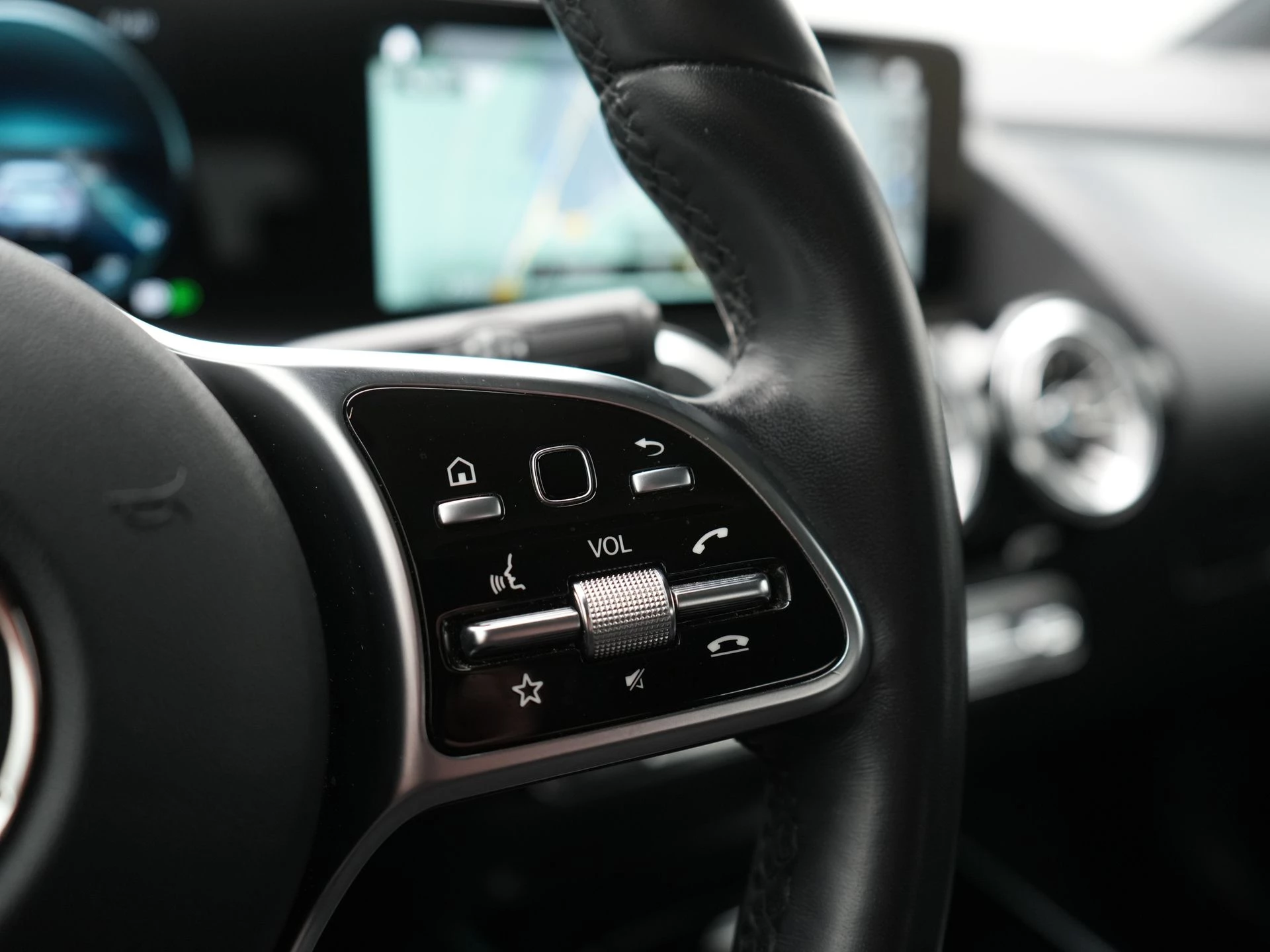 Hoofdafbeelding Mercedes-Benz EQA