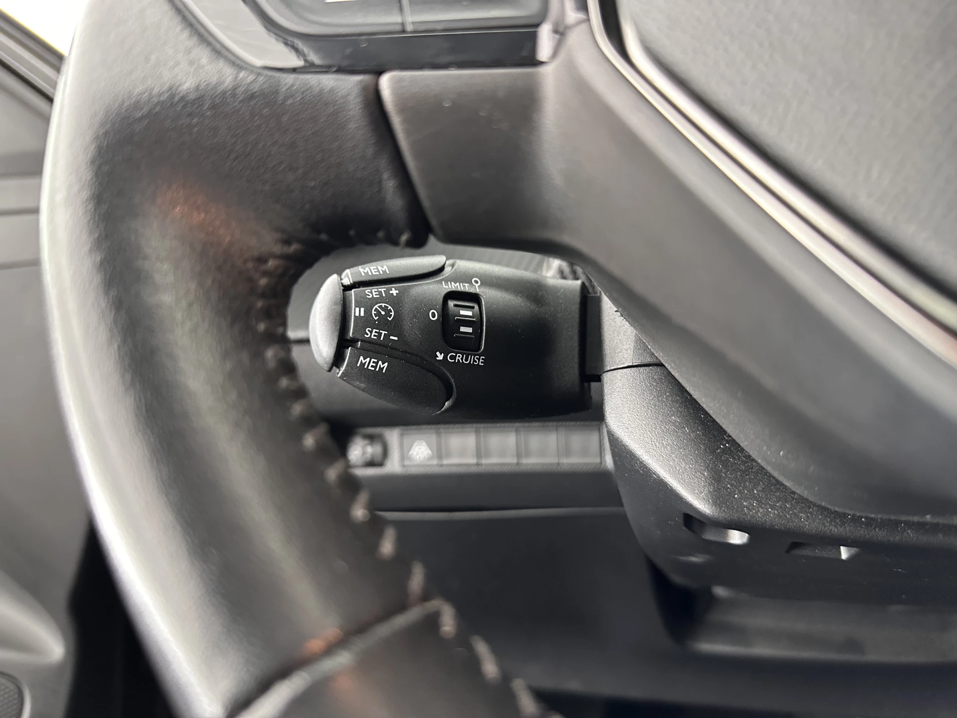 Hoofdafbeelding Peugeot e-208