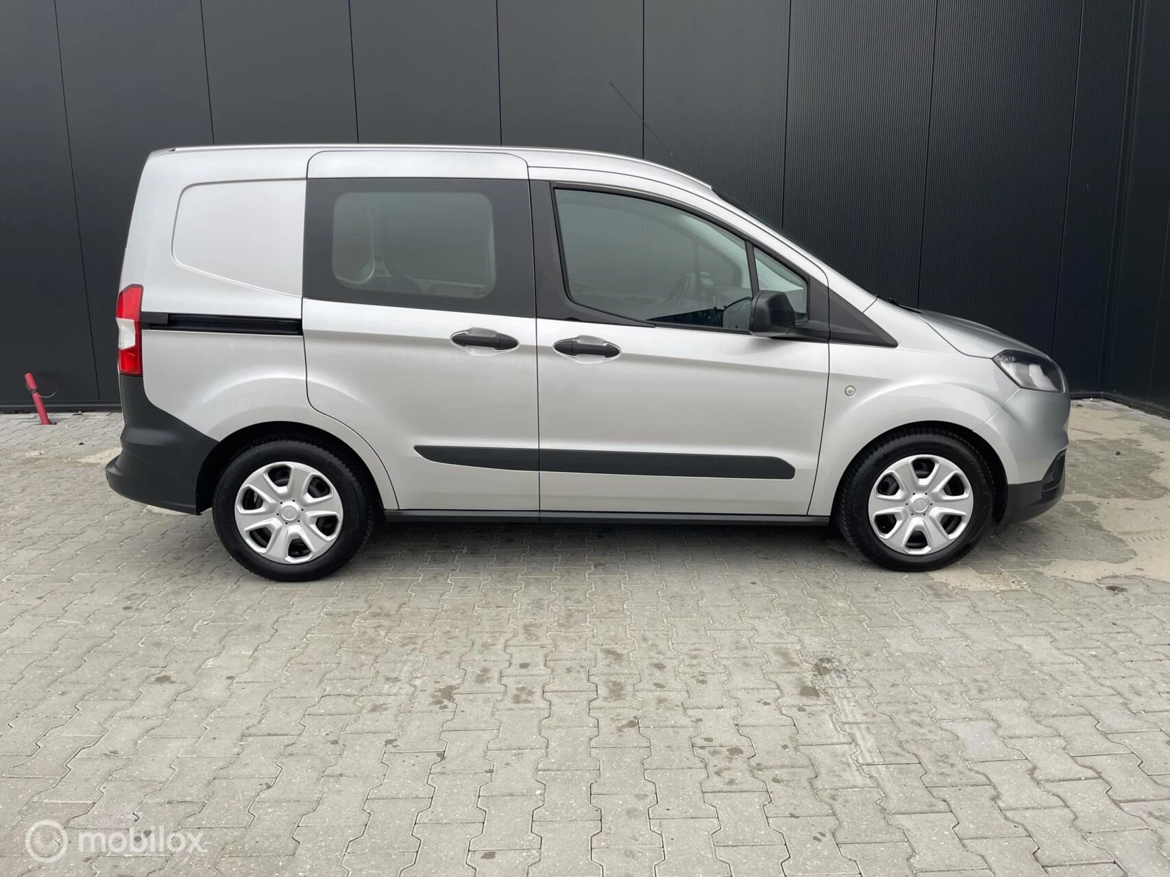 Hoofdafbeelding Ford Transit Courier