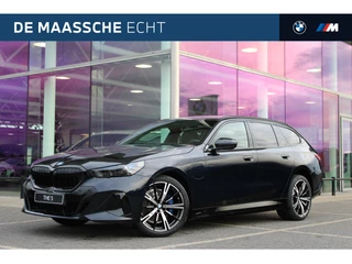 BMW 5 Serie Touring 530e M Sport Automaat / Panoramadak / Trekhaak / Stoelventilatie / Parking Assistant Plus / Comfort Access / Adaptieve LED / M Sportonderstel / Harman-Kardon