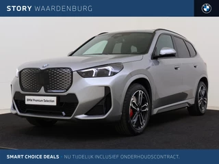 BMW iX1 eDrive20 M Sport / Panoramadak / Trekhaak / Sportstoelen / M Adaptief onderstel / Comfort Access / Adaptieve LED / Achteruitrijcamera / Stuurverwarming