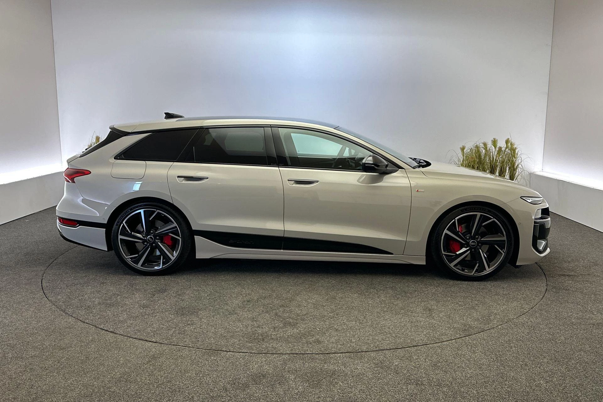 Hoofdafbeelding Audi A6 Avant e-tron