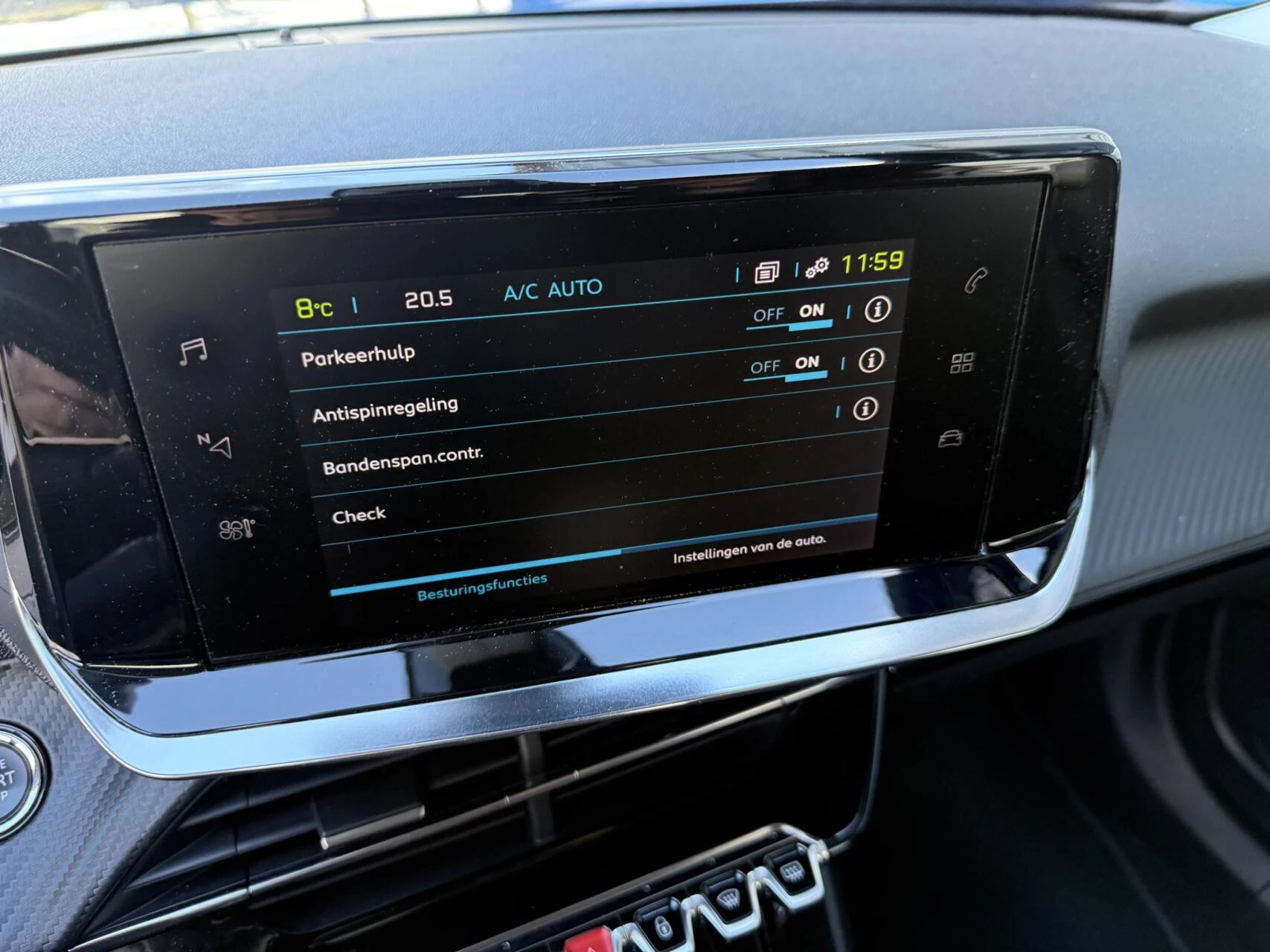 Hoofdafbeelding Peugeot e-2008