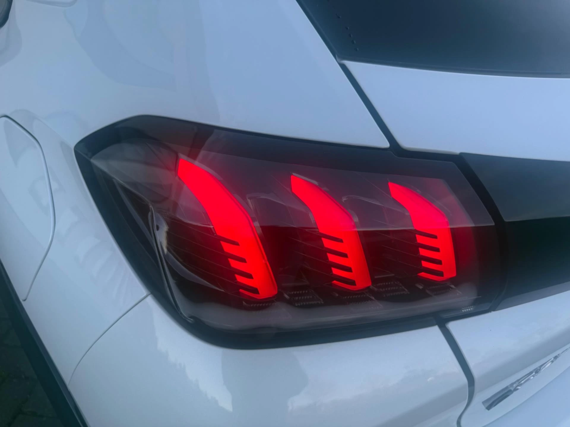 Hoofdafbeelding Peugeot e-208