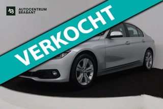 BMW 3-serie 320i High Executive (STOELVERWARMING, DEALER ONDEROUDEN, CAMERA, CRUISE CONTROL, PARKEERSENSOREN, AUTOMAAT, LEER)