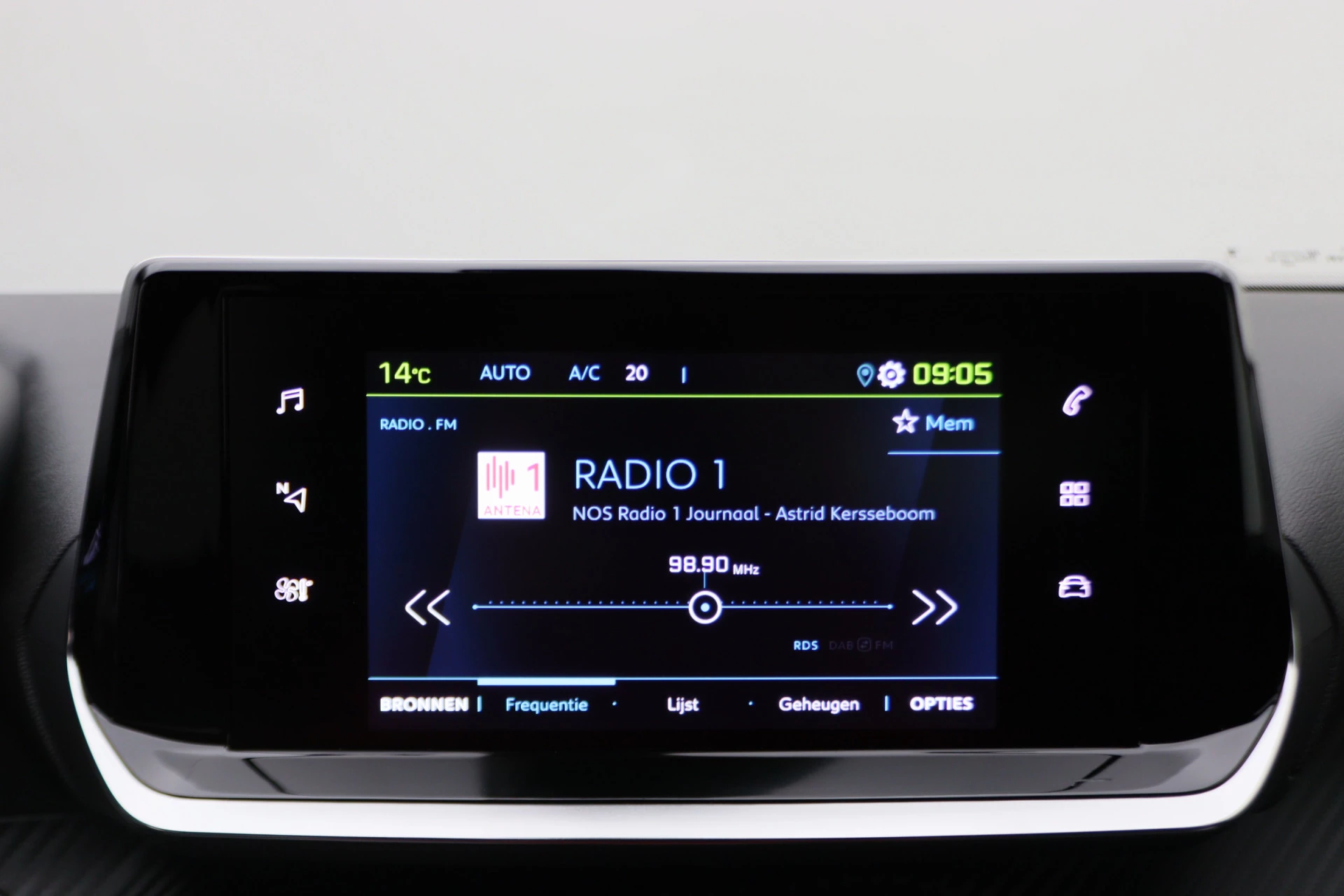 Hoofdafbeelding Peugeot e-2008