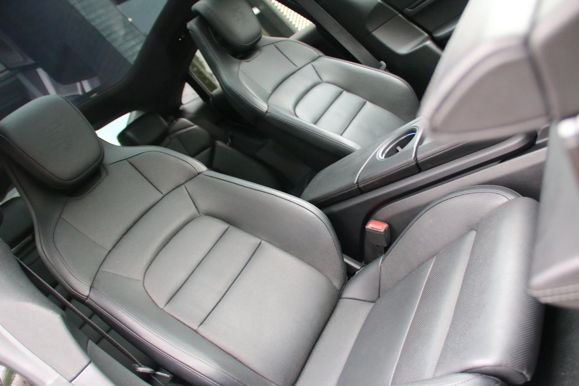 Hoofdafbeelding Porsche Taycan