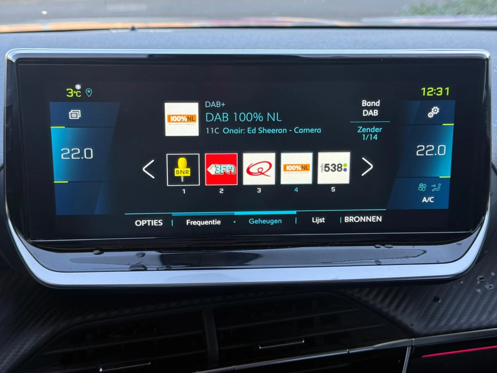 Hoofdafbeelding Peugeot e-2008