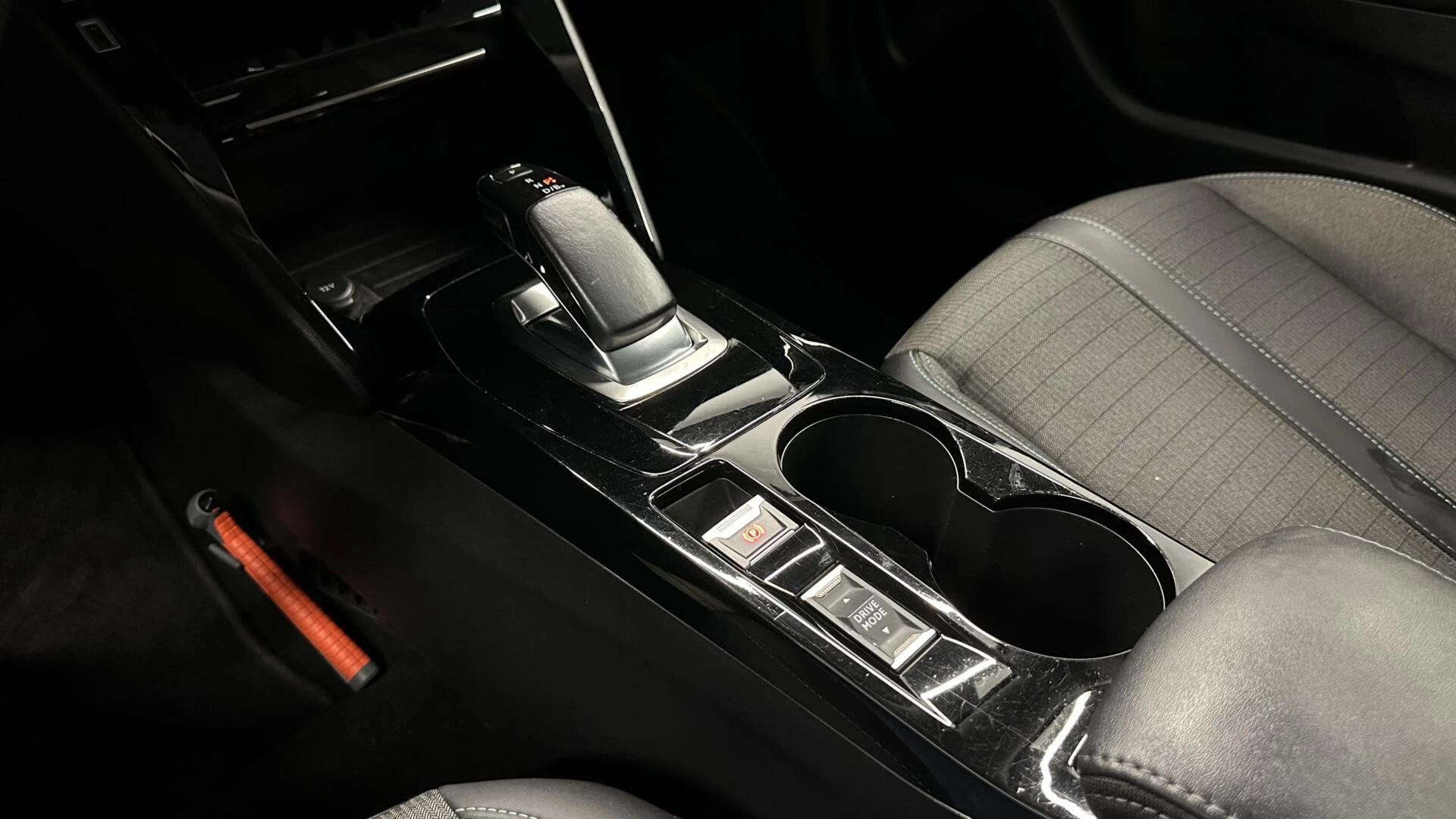 Hoofdafbeelding Peugeot e-2008