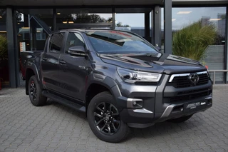 Hoofdafbeelding Toyota Hilux Toyota Hilux 2.8 D-4D DUBBEL CABIN INVINCIBLE A/T AUF LAGER/ ON STOCK