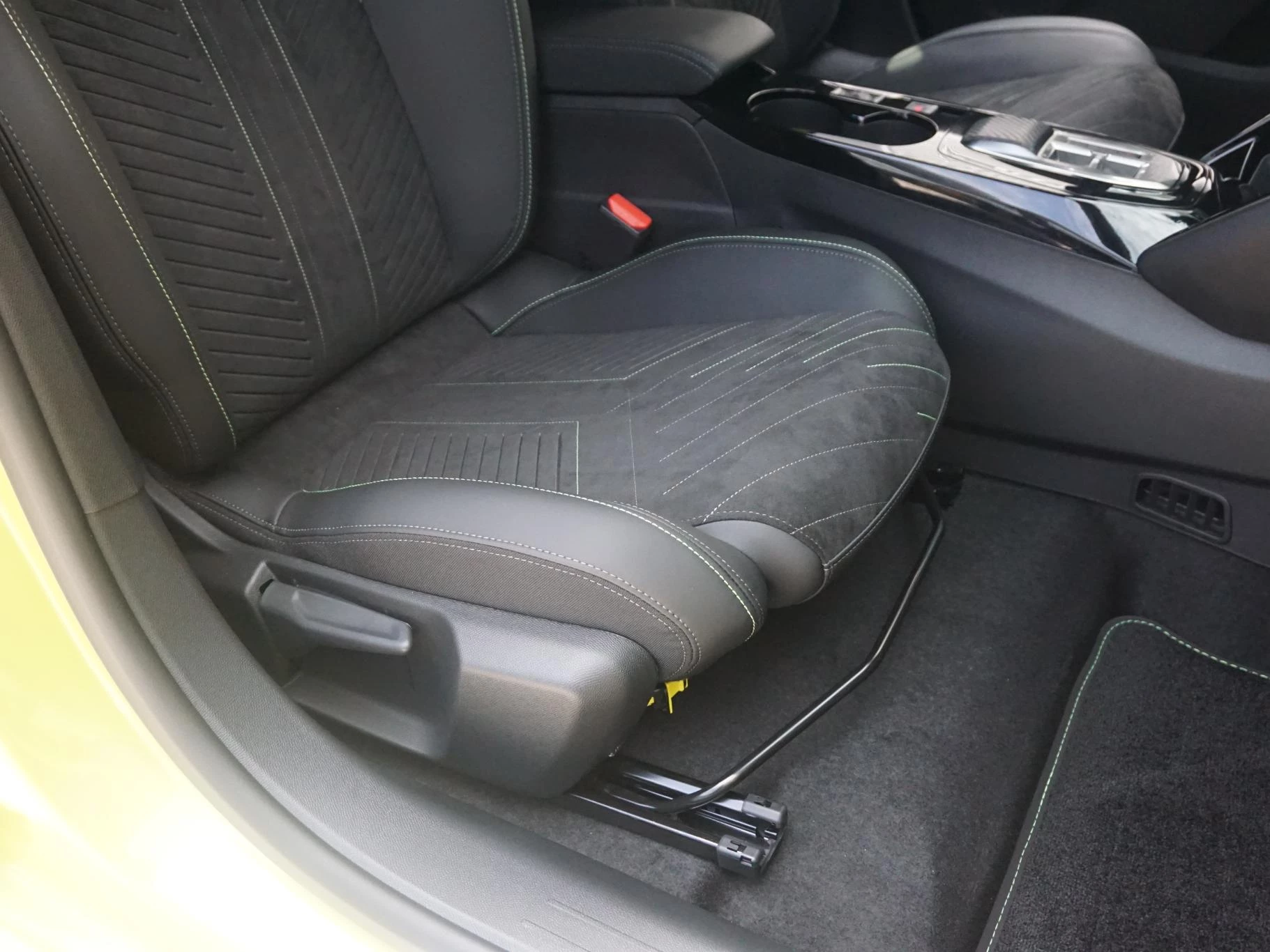 Hoofdafbeelding Peugeot e-208