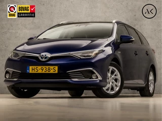 Toyota Auris Touring Sports 1.8 Hybrid Sport Automaat (PANORAMADAK, GROOT NAVI, LEDER, CAMERA, KEYLESS, SPORTSTOELEN, STOELVERWARMING, XENON, GETINT GLAS, TREKHAAK, NIEUWE APK, NIEUWSTAAT)