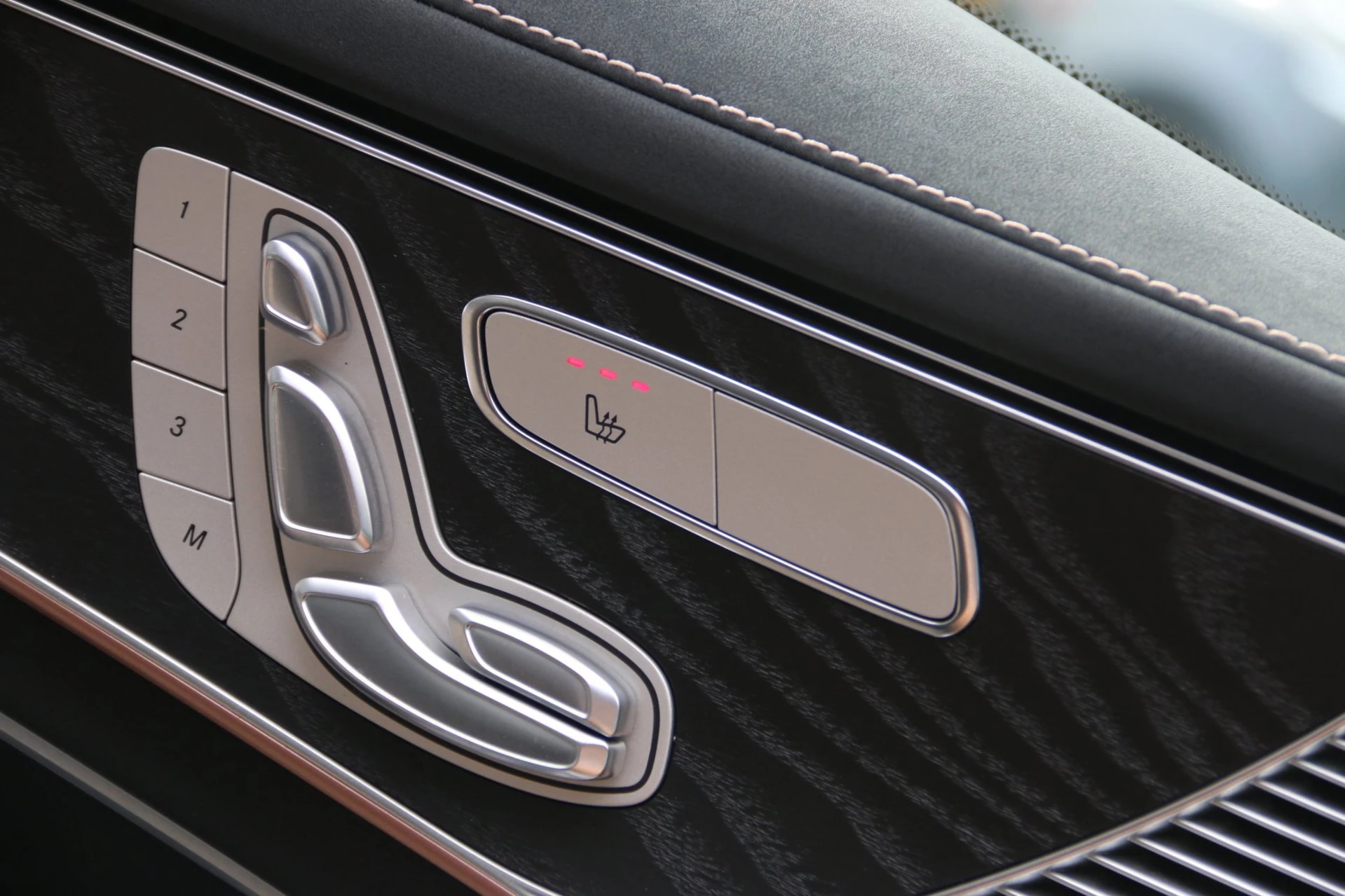 Hoofdafbeelding Mercedes-Benz EQC