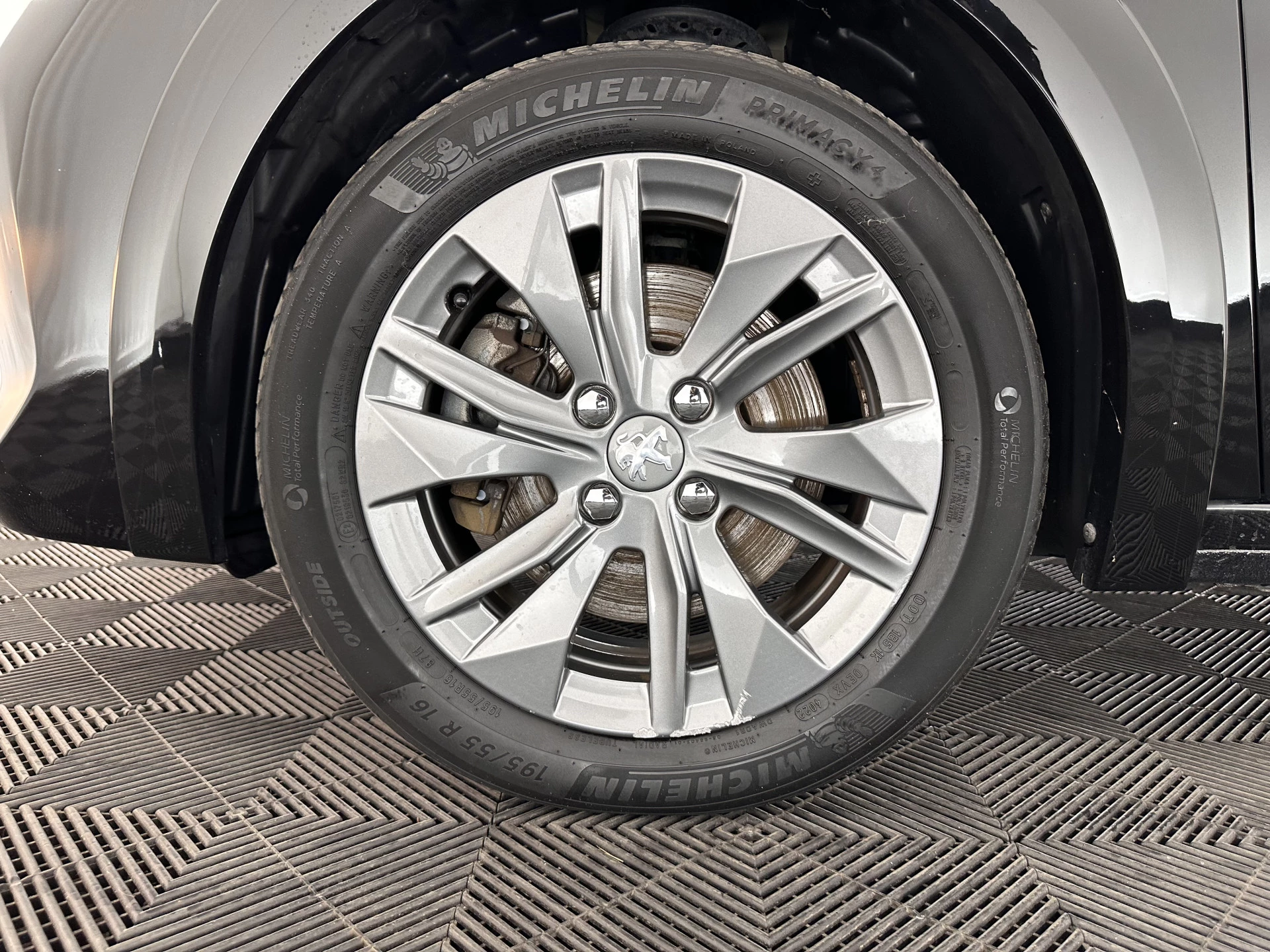 Hoofdafbeelding Peugeot e-208