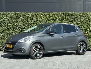 Peugeot 208 1.2 PureTech GT-LINE, NL AUTO, NAP, NAVI, CRUISE, LEDER, JBL SOUND, ECC-AIRCO, PARKEERSENSOREN, ICE SILVER STRUCTUURLAK, ELEKTRISCHE RAMEN, 5-DEURS, LICHTMETAAL 17"