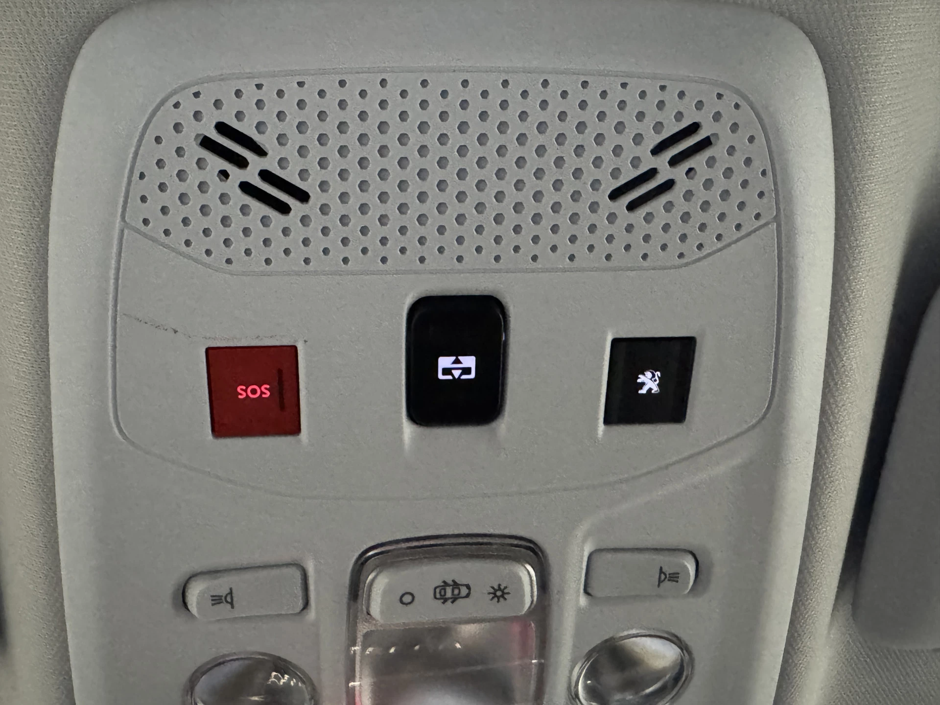 Hoofdafbeelding Peugeot e-2008