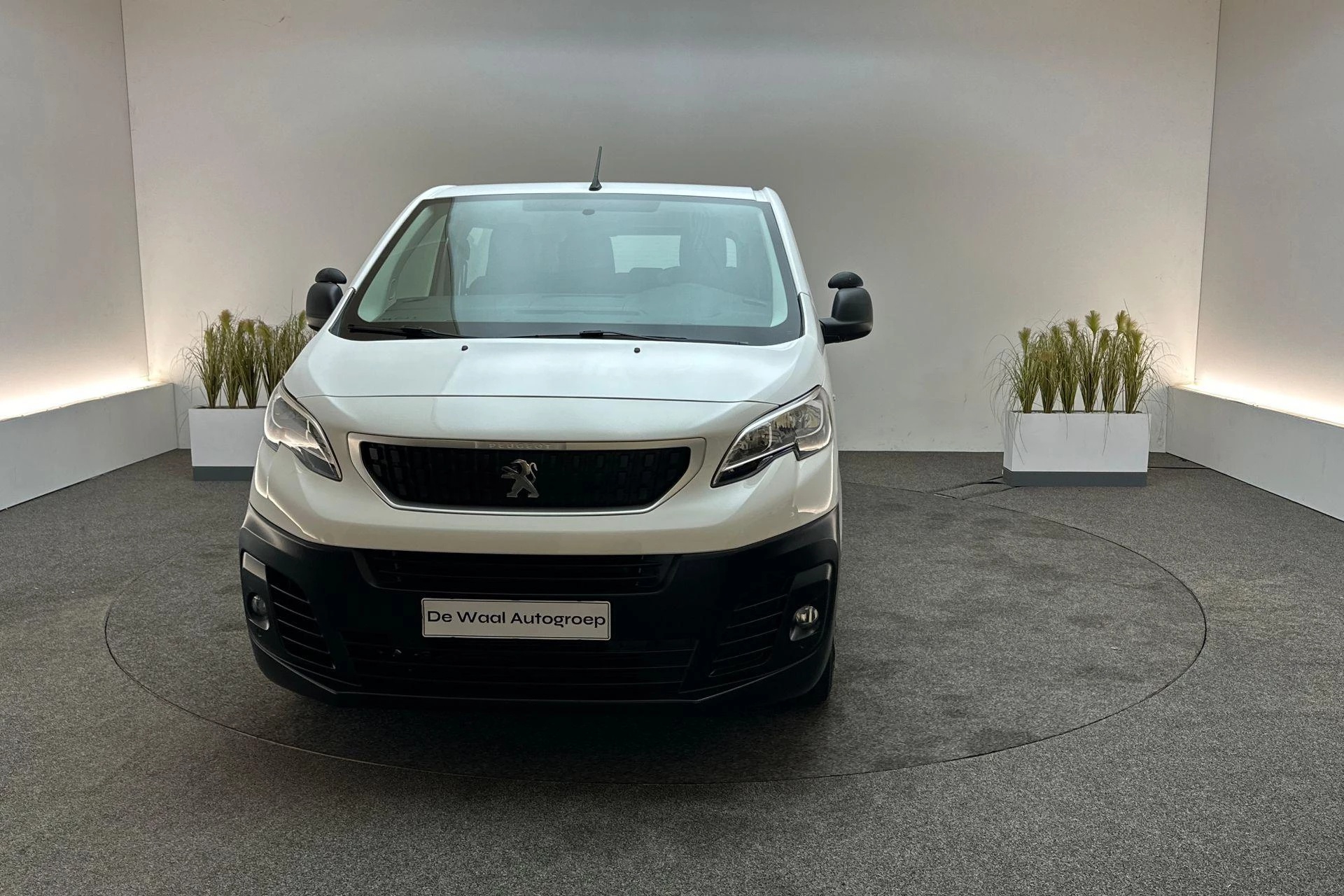 Hoofdafbeelding Peugeot Traveller