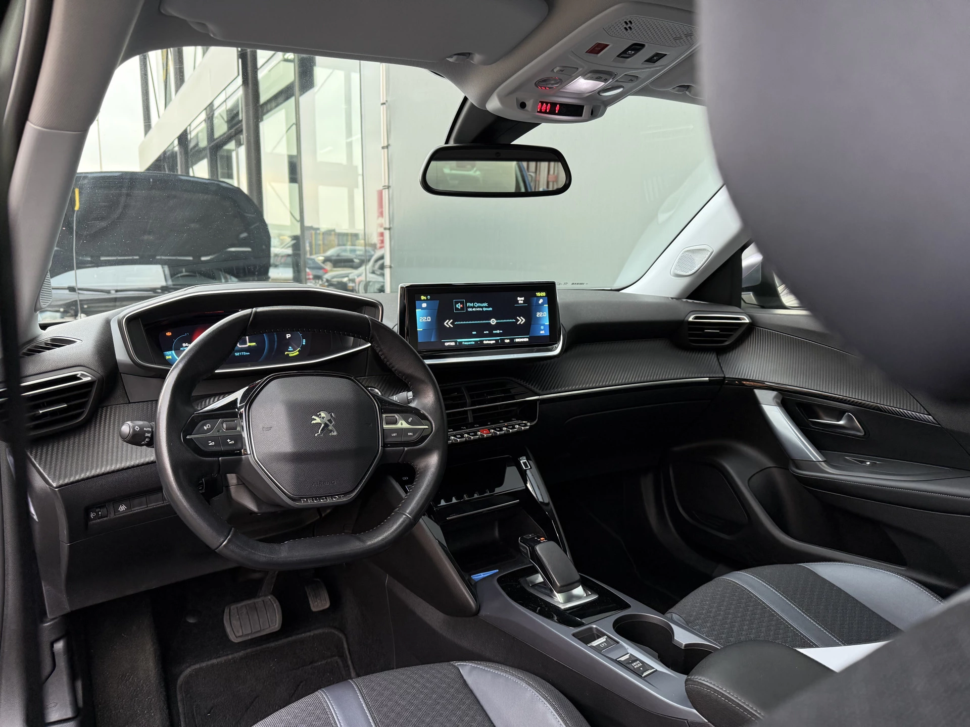 Hoofdafbeelding Peugeot e-2008