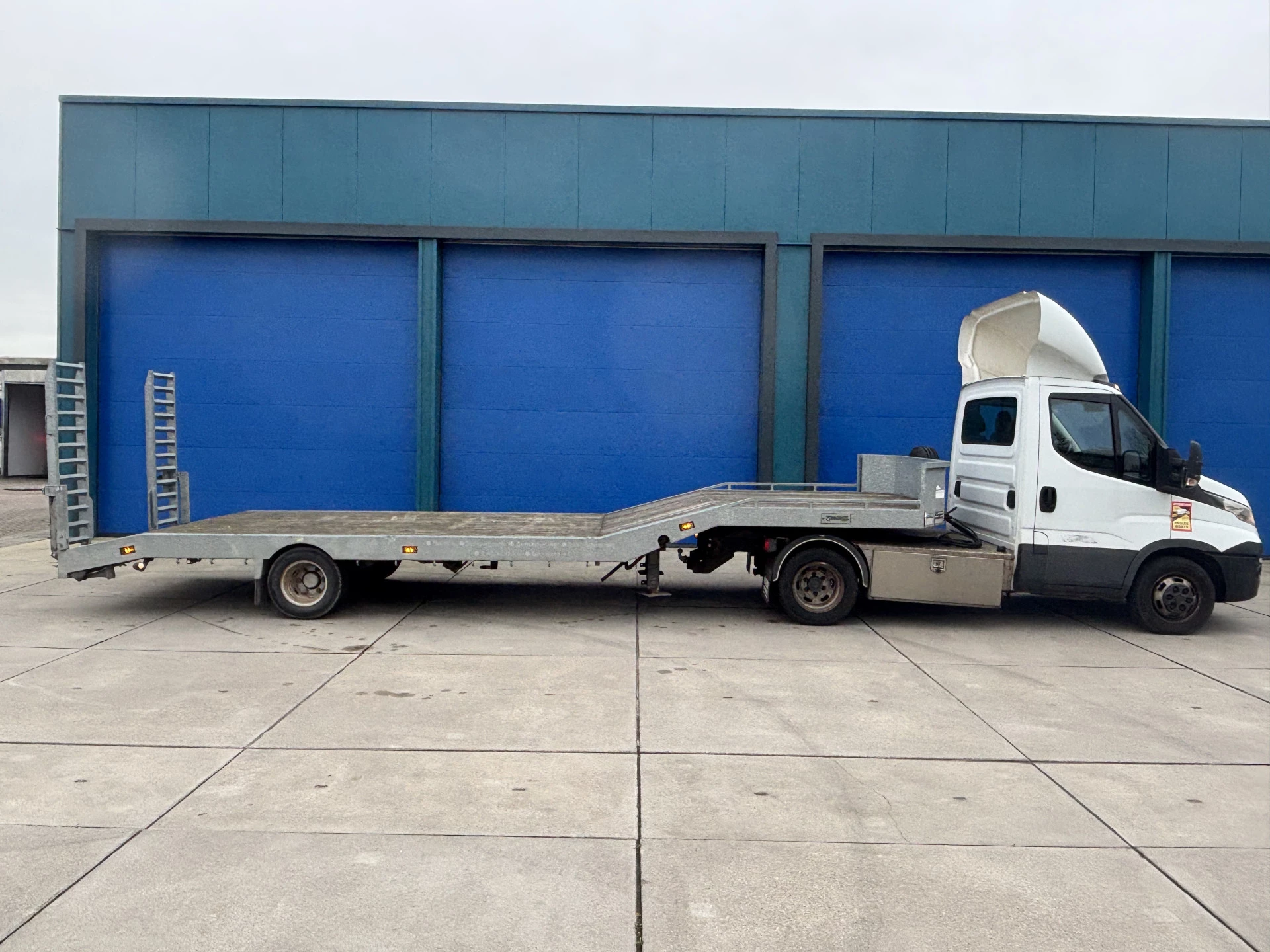 Hoofdafbeelding Iveco 40C18 3.0 180 PK Automaat Be Trekker + Veldhuizen P45-1 2019 Semi Dieplader