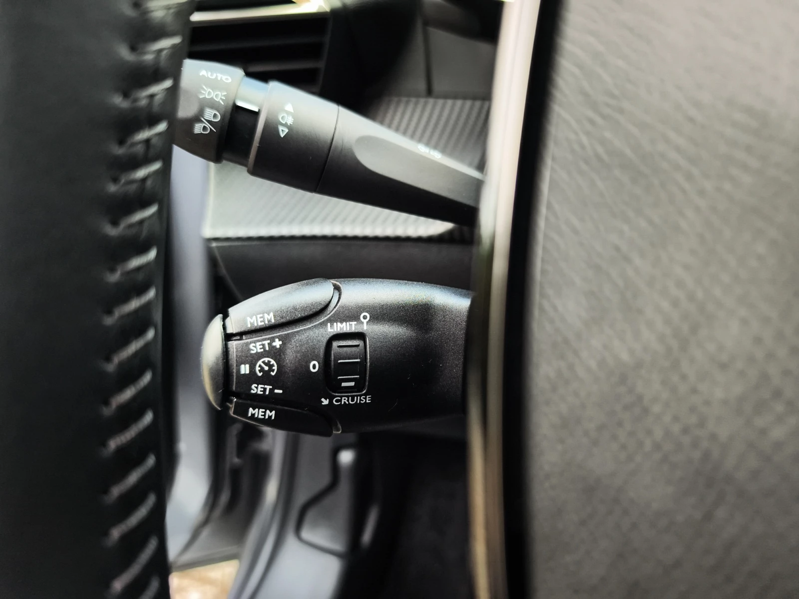 Hoofdafbeelding Peugeot e-208