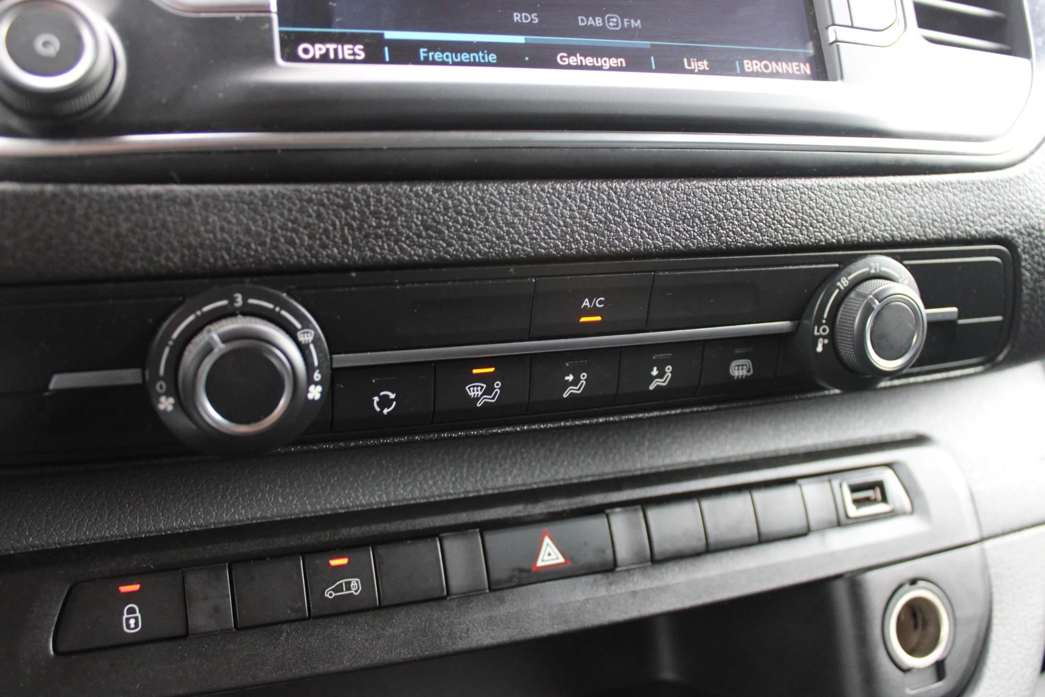 Hoofdafbeelding Peugeot e-Expert