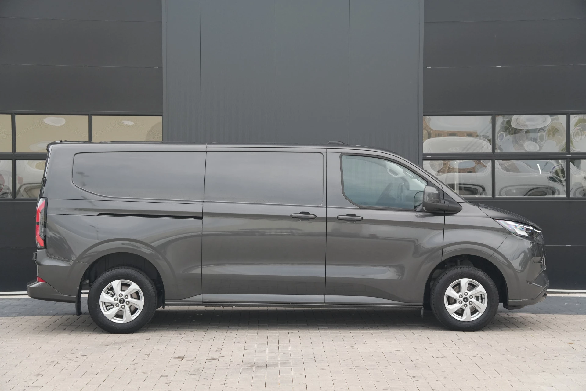 Hoofdafbeelding Ford E-Transit Custom
