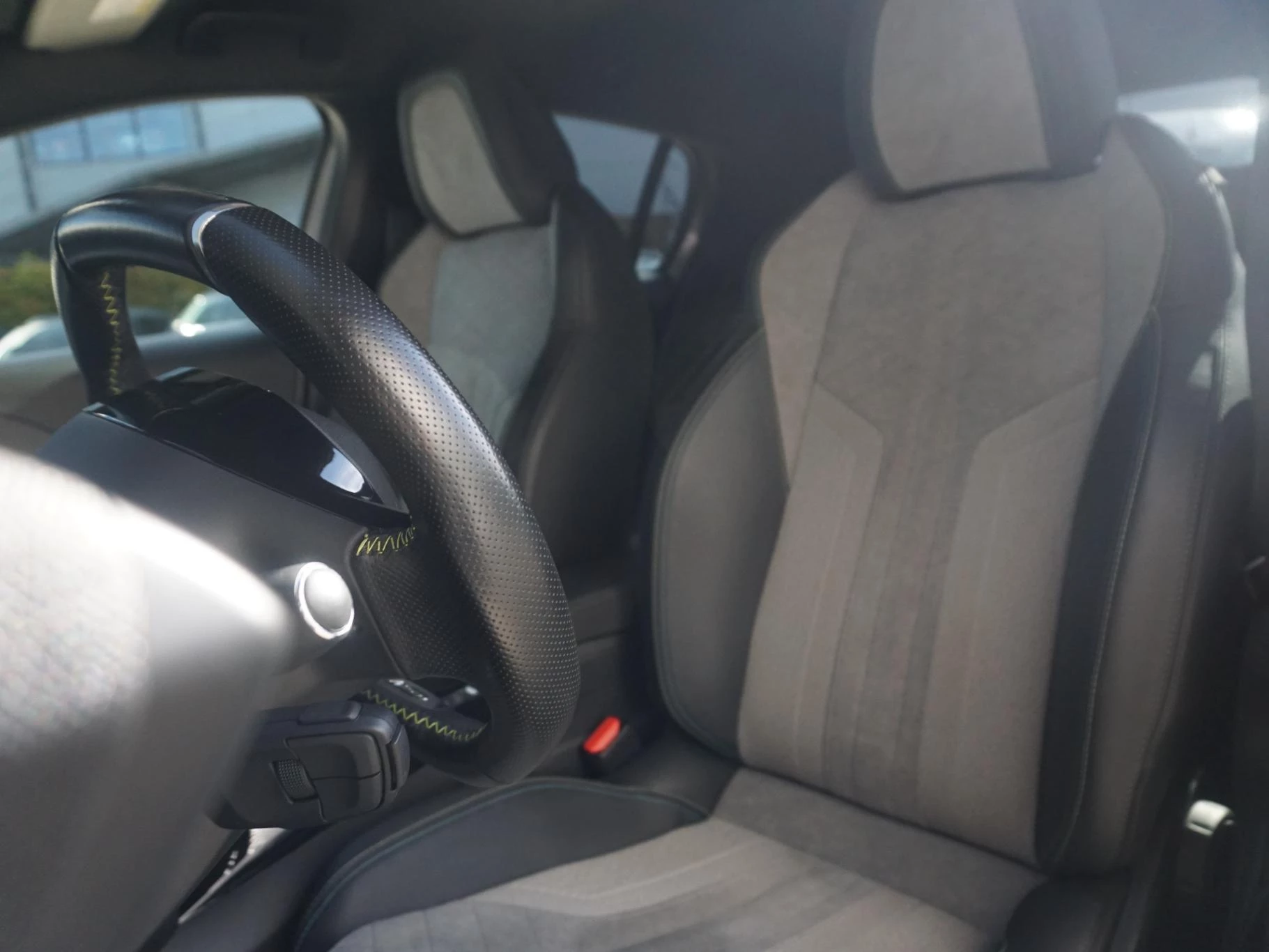 Hoofdafbeelding Peugeot e-208