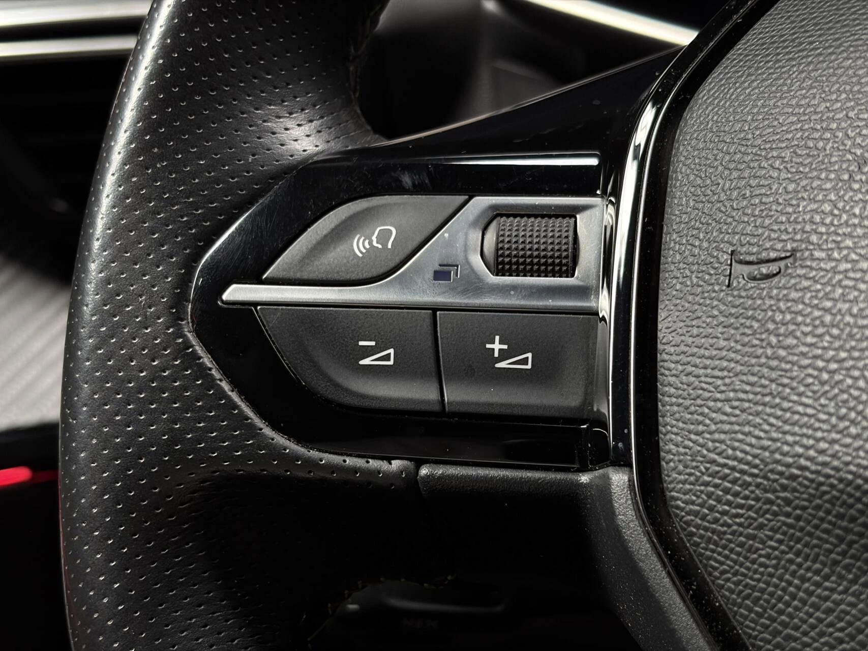 Hoofdafbeelding Peugeot e-2008