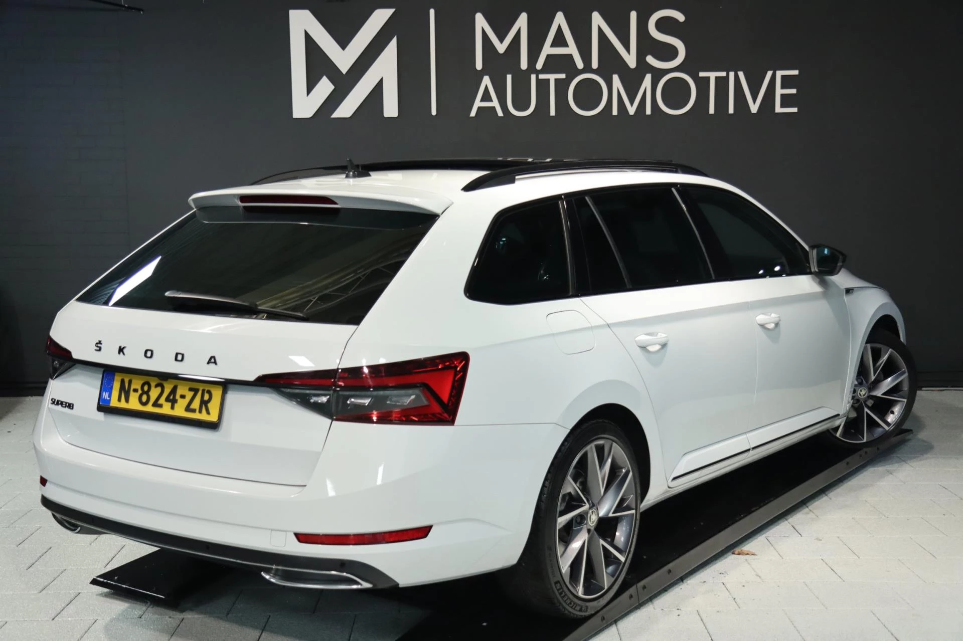 Hoofdafbeelding Škoda Superb