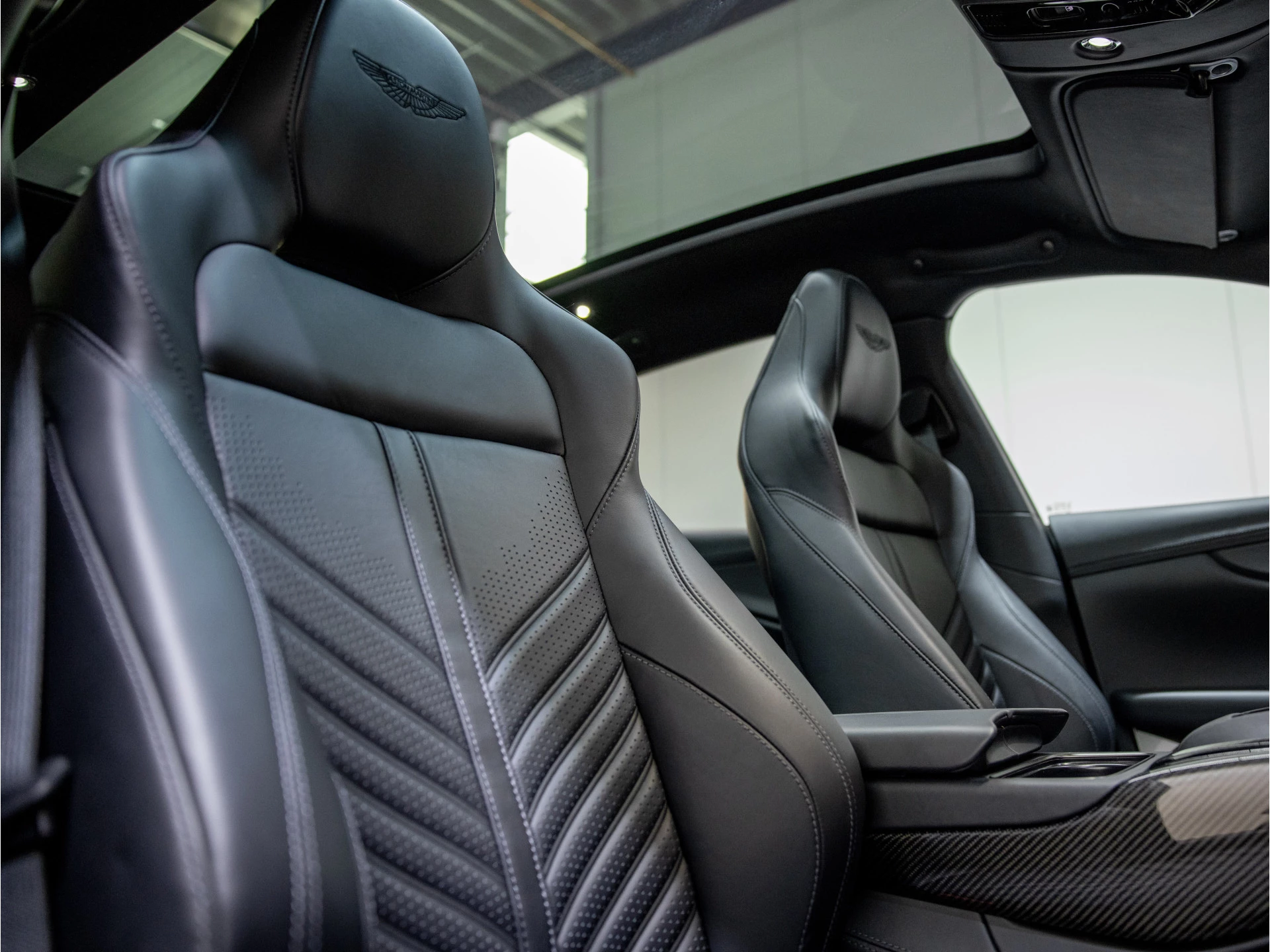 Hoofdafbeelding Aston Martin DBX