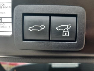 Toyota Yaris Cross 1.5 Hybrid 130 Executive STOELVERW BLIND-SPOT ELEK-ACHTERKLEP PARK-SENSOREN LM-VELGEN APPLE/ANDROID