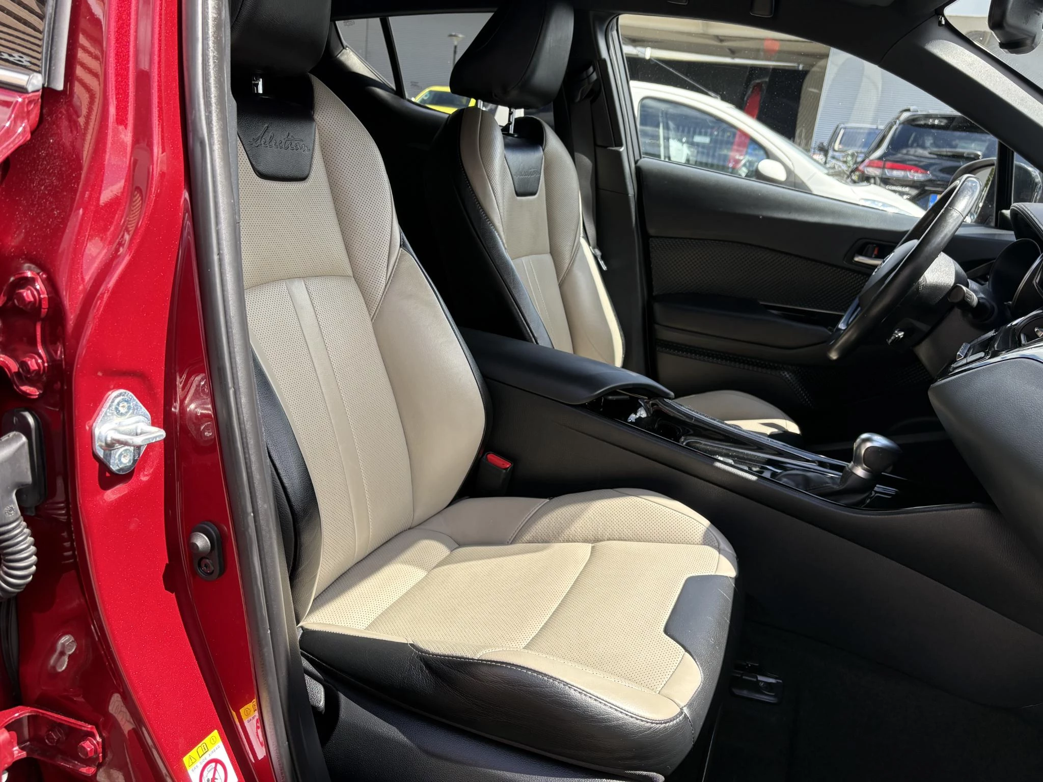Hoofdafbeelding Toyota C-HR